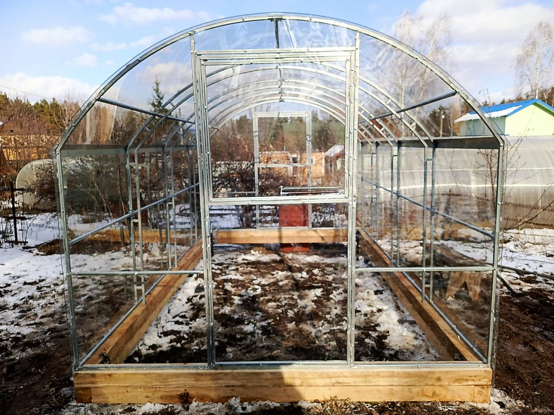 Посмотрите, какую нестандартную теплицу установили в Красноярске!