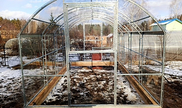 Посмотрите, какую нестандартную теплицу установили в Красноярске!