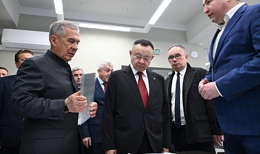 «СафПласт» представил Рустаму Минниханову эксклюзивные образцы замковых панелей Novattro Prof